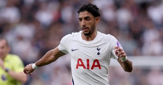 عمر مرموش لاعب توتنهام قبل مواجهة أستون فيلا في الدوري الإنجليزي