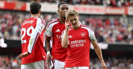 نابولي يستضيف أرسنال على ملعب دييجو أرماندو مارادونا في دوري أبطال أوروبا